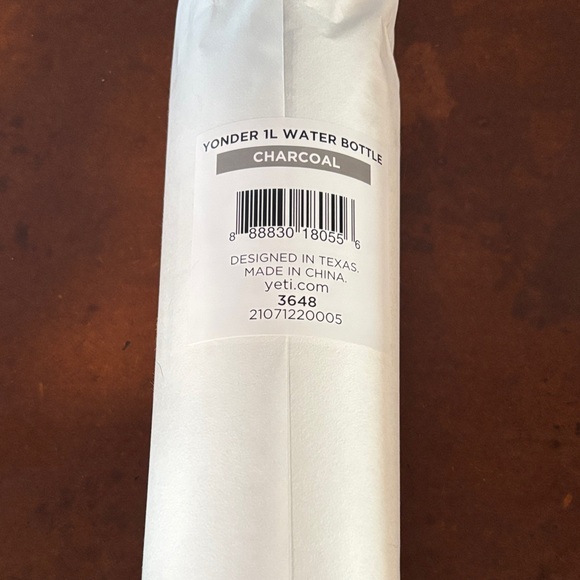 Yeti 1L Water Bottle in charcoal - Picture 2 of 4